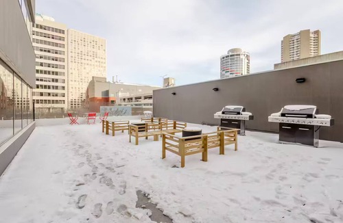 Downtown Edmonton Apartment | Upscale Lux Dt, King Bed, Views