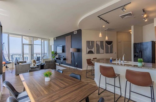 Downtown Phoenix Apartment | Upscale PHX Stay Pool,Gym,Balcony,WD,Parking