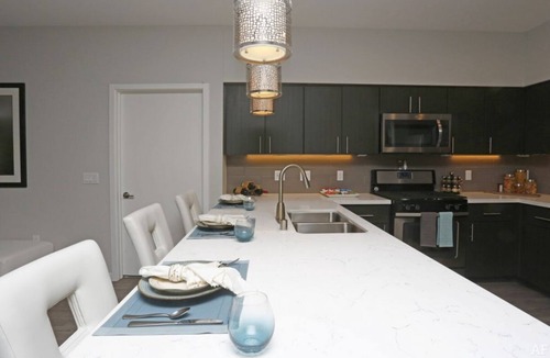 Menlo Park Condo | Upscale Silicon Valley Apartment
