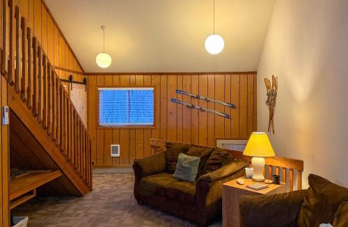 Upson House | Upson Ski-In/Ski-Out, End-Unit Cabin w/Fireplace!
