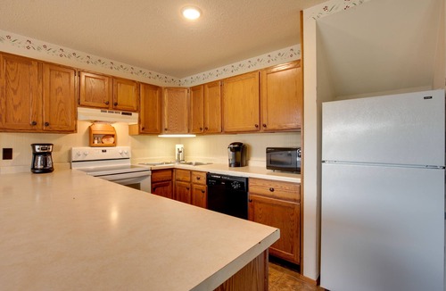 Upson Cabin | Upson Ski-In/Ski-Out, End-Unit Cabin w/Fireplace!