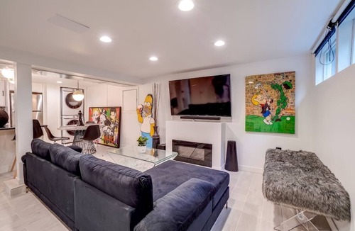 King Apartment | Urban Chic Apartment in the Alberta Arts District!