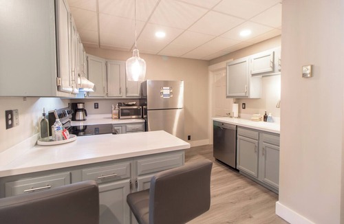 Downtown - Waterfront Apartment | Urban Woods Retreat | In the Heart of Downtown