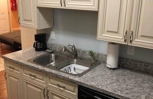 Shorewood-Tower Hills-Harbert Apartment | Sawyer Getaway | Walk to Downtown