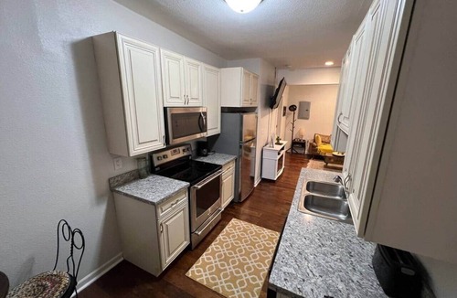 Shorewood-Tower Hills-Harbert Apartment | Sawyer Getaway | Walk to Downtown