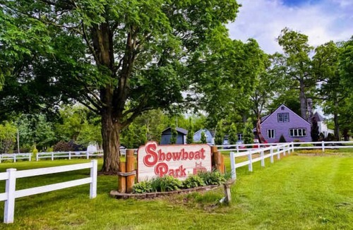 Chesaning House | Vacation Starts Here! 4 Convenient Units, Free Parking, Pets Are Welcome!