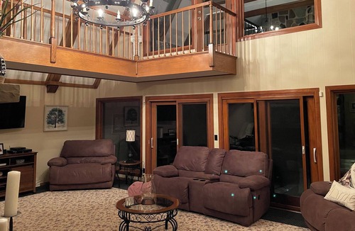 Tilleda Bed & Breakfast | Valhalla Hillside Inn