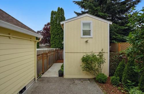 Vancouver Apartment | Vancouver Retreat Tiny House 9