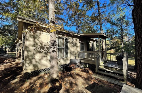 Zwolle Cabin | Vaulted-Ceiling Cabin for 4 with King Bed + Bunks, Full Kitchen & Pond Views