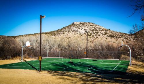 Cherry Resort | Verde Valley Studio Park Model Cabin 16