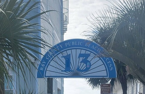 Holiday Beach Villa | VERY BEACHY STUDIO CONDO!!!!!