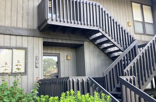 Diamondhead Condo | Very nice, comfortable 2Br/2Bath condo overlooking gorgeous pool Lanai Village