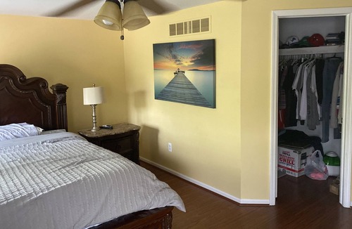 Taylor Condo | Very spacious condominium by the airport!