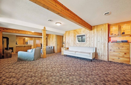 Spooner Cabin | Very spacious lakefront 4-bedroom cabin with AC and WiFi in charming Spooner