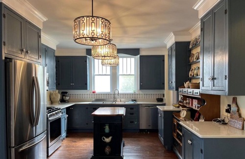St Ignace House | Victorian charmer just steps from the lake!