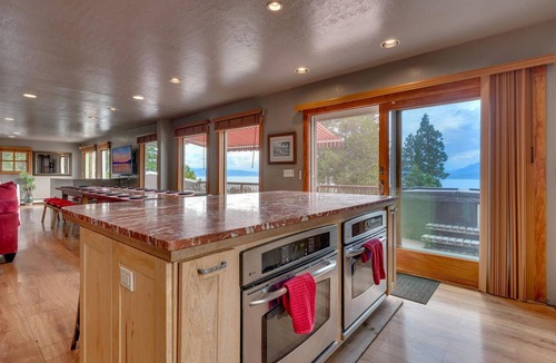 Tahoe Woods House | Villa Tahoelakken Beach Access! Pets Allowed Hot Tub Lake Views!
