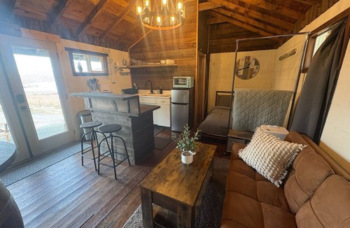 Pateros Apartment | Vineyard Bunkhouse studio near Chelan