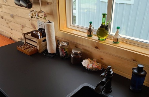 Lakeside Apartment | Vineyard House - Tiny Digs Lakeshore