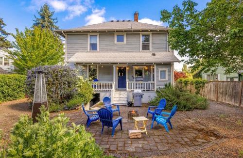 McMinnville House | Vino e Vita Historic Pet-Friendly Home-EV Charger
