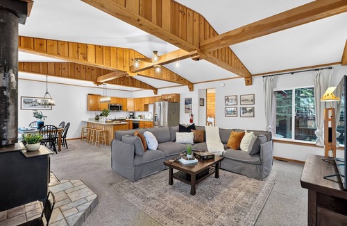 Truckee Cabin | Vintage Cabin + BBQ Deck | Ski Donner Summit + Lake + Truckee | Ute Cabin