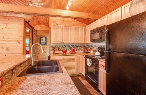 Belfair Cabin | Vintage Mid-Century Modern Lakefront Log Cabin