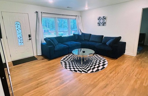 Collier Heights House | Visual Illusion themed 3-bedroom house near downtown Atlanta