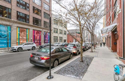 West Loop Apartment | W Loop studio w gym coworking nr UIC CHI-751