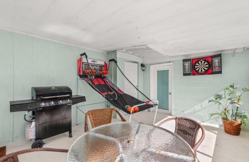 Roberta Heights In Oakdale Park House | Walk 2 Beach Corporate Families Pets OK