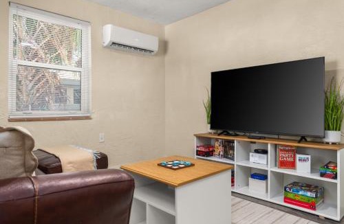 Roberta Heights In Oakdale Park House | Walk 2 Beach Corporate Families Pets OK