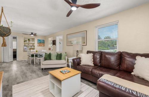 Roberta Heights In Oakdale Park House | Walk 2 Beach Corporate Families Pets OK