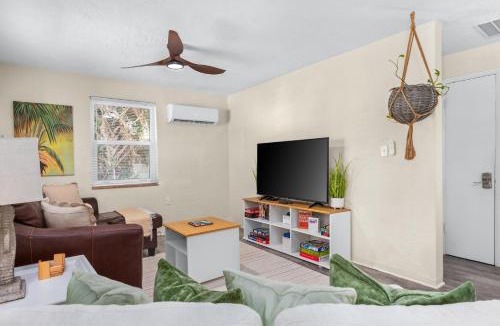Roberta Heights In Oakdale Park House | Walk 2 Beach Corporate Families Pets OK