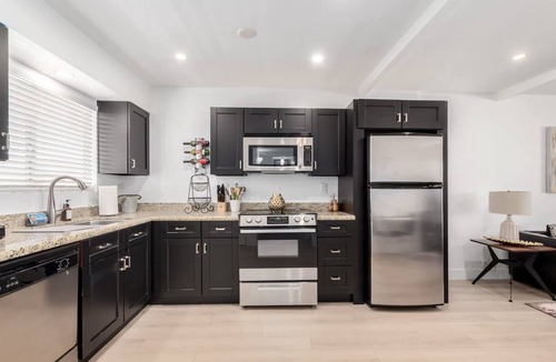 South Scottsdale Apartment | Walk 2 Old Town - Pool View Fashion Square
