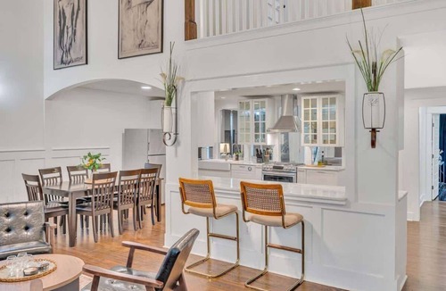 East Hill House | Walk 2 Restaurants/Bars in this East Nash Charmer!