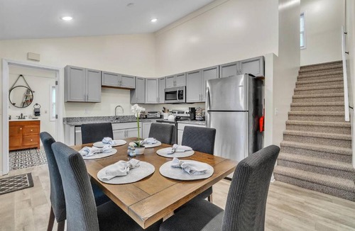 Water Hill House | Walk Downtown Parkside City View Beautifully Remodeled