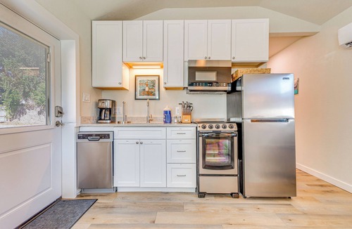 Downtown Cottage | Walk Dtwn: Updated Pensacola Gem