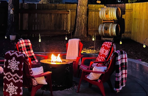 Dundee House | Walk to 9 Wineries & Red Hills Market Firepit Trellis Swing Fast Wifi