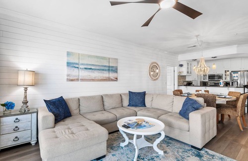 Avalon Beach Estates Condo | Walk to Beach⛱️ Pool + Wrap Around Balcony | Pavilion Palms 103B☀️