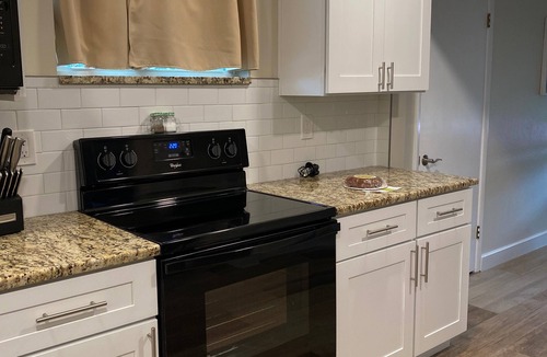 Largo House | Walk to Beach, restaurants and shops “The In-Between”