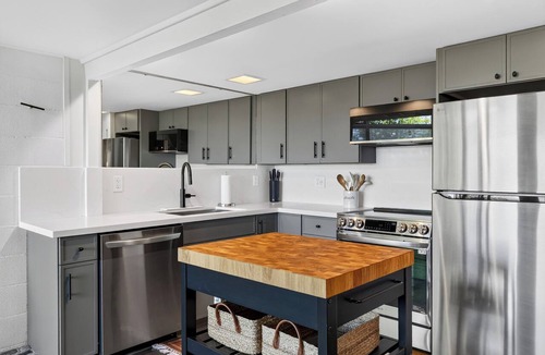 Freeland Cabin | Walk to Beach Shared Pool + Pickleball Court | The Grove at Mutiny Bay