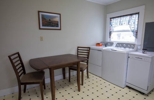 Forks House | Walk to Downtown King Bed Near Olympic Beaches