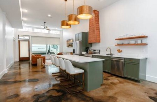Central Business District House | Walk to everything Downtown Mobile Pets Welcome