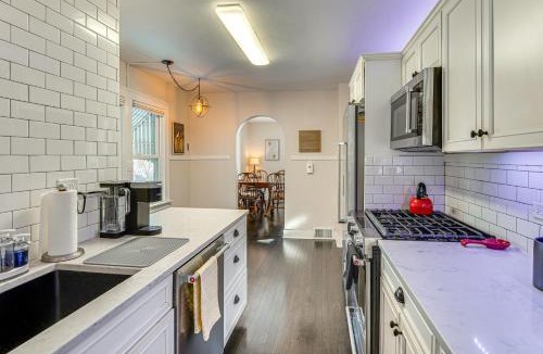 Fox River Grove House | Walk to Fox River Grove Train Station + Hot Tub!