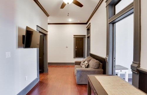 Marshall Apartment | Walk to Museums! Historic Downtown Marshall Apt