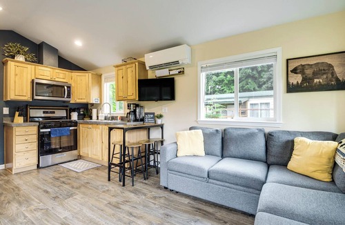 Beaver House | Walk to Sol Duc River! Cozy Home Near Forks