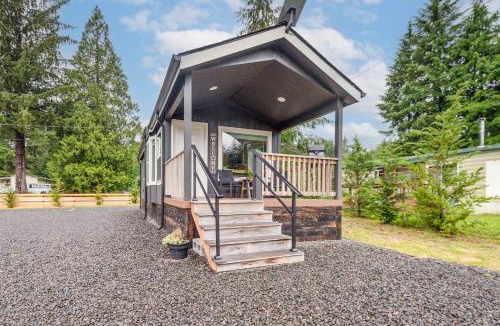 Beaver House | Walk to Sol Duc River! Cozy Home Near Forks