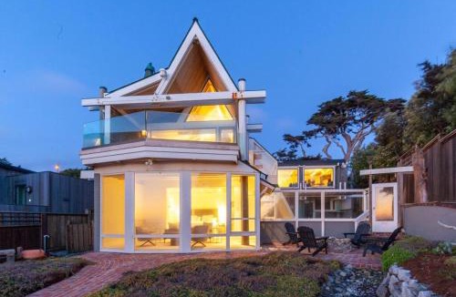 Moss Beach House | Walk to the Beach from this Ocean Front Home