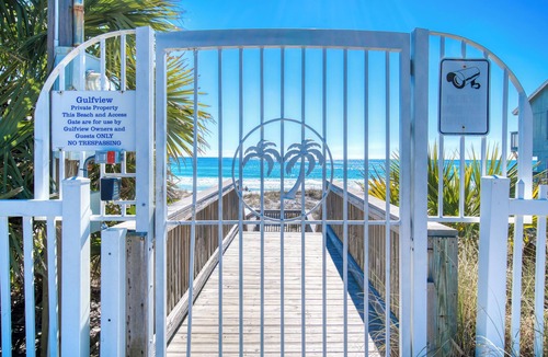 Scenic Gulf Drive Condo | walk to the beach 1 minute across