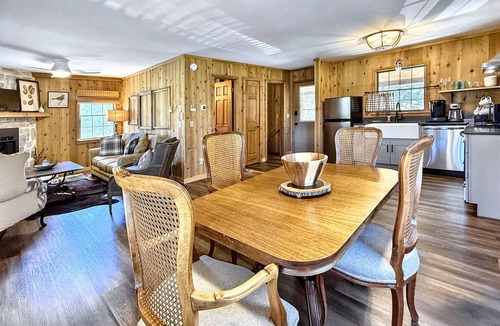 Highlands Cabin | Walk to town,covered deck dining,wood-burning fireplace