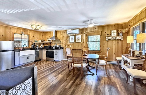 Highlands Cabin | Walk to town,covered deck dining,wood-burning fireplace