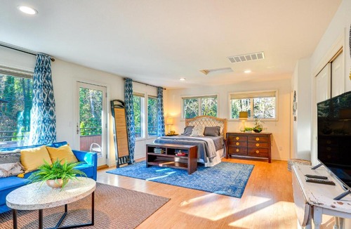 Robinwood Apartment | Walk to Willamette River: Studio in West Linn